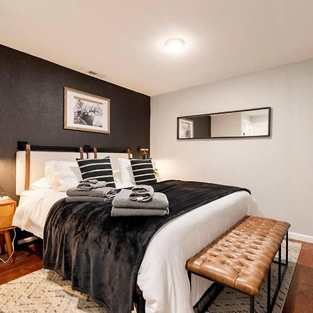 Adorable 2-Bedroom Modern Basement DEN 外观 照片