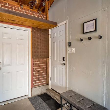 Adorable 2-Bedroom Modern Basement DEN 外观 照片