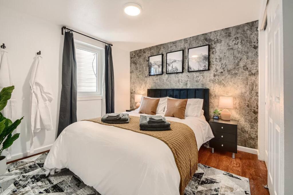 Adorable 2-Bedroom Modern Basement DEN 外观 照片