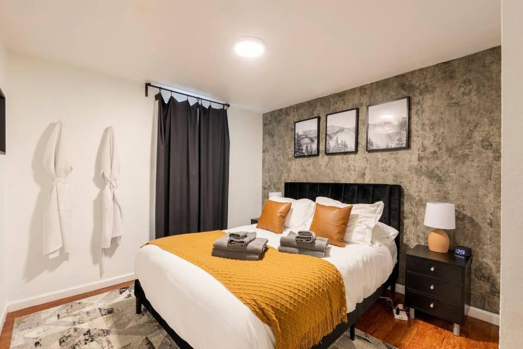 Adorable 2-Bedroom Modern Basement DEN 外观 照片