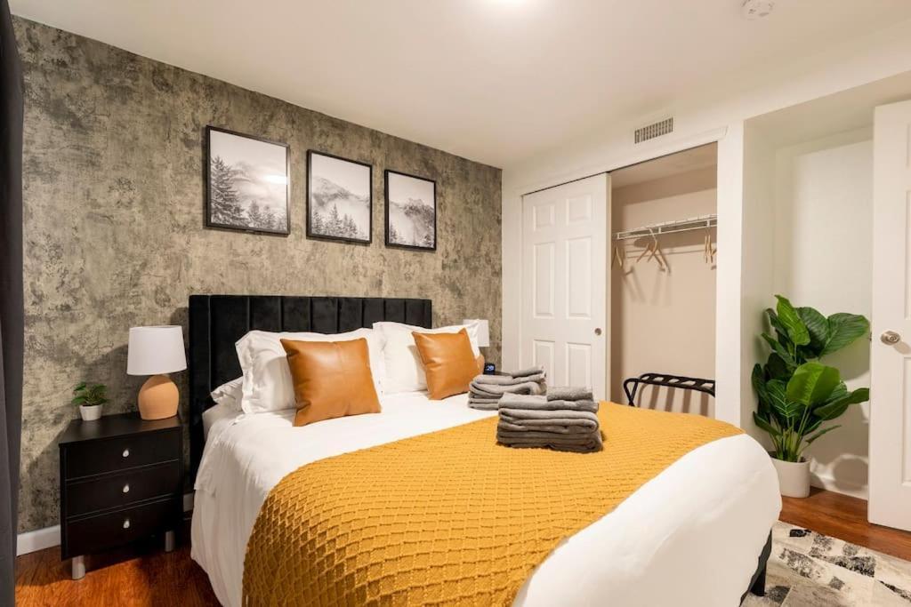 Adorable 2-Bedroom Modern Basement DEN 外观 照片